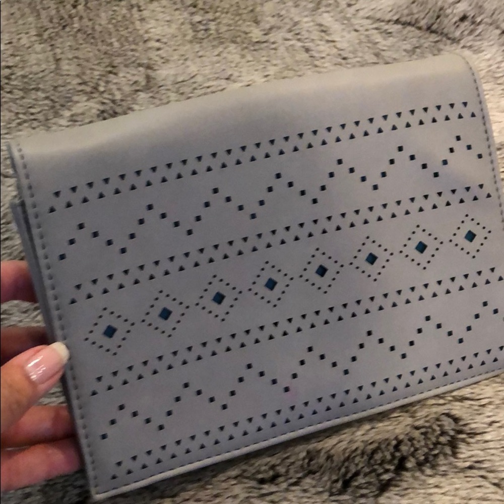 Pretty clutch with gold chain